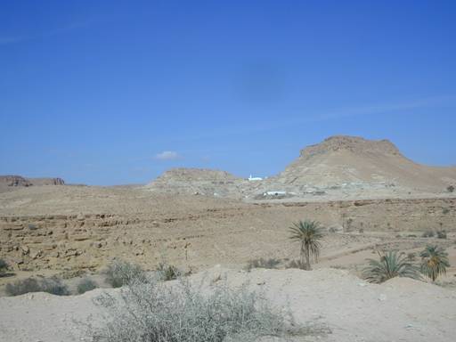 mosque sur une colline loigne...